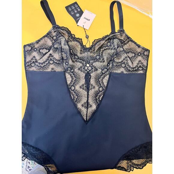 Pinsy Black Sculpting Lace Shapewear Bodysuit Plus Size 1X NWT - Picture 10 of 10